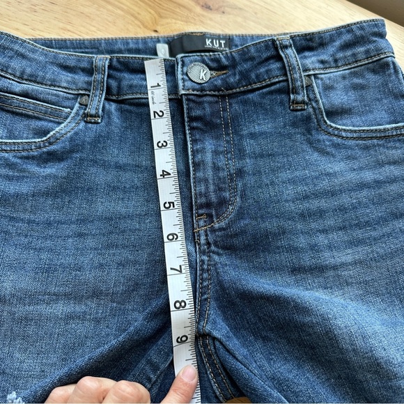 Kut from the Kloth Gidget Mid Rise Fray Denim Shorts, NWOT, Size 0 - Picture 4 of 7